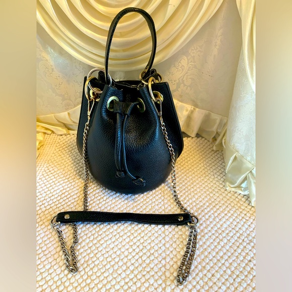 DIVA BUCKET BAG